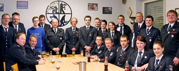 Jahresdienstbesprechung der Feuerwehr-Löschgruppe im Gerätehaus in Wimbern FOTO: ANDREAS DUNKER (Zum VERGRÖSSERN des Gruppenbildes einfach auf das Plus-Zeichen klicken!)