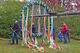 Maibaum mit 720 Metern buntem Flatterband aufgestellt