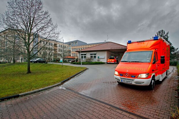 Dunkle Wolken über dem Marien-Krankenhaus FOTO: ANDREAS DUNKER