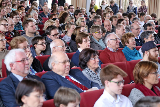 Zuhörer bei einem der traditionellen Neujahrskonzerte der Musikschule Werl, Wickede (Ruhr) und Ense in der Aula des Marien-Gymnasiums in Werl. ARCHIVFOTO: ANDREAS DUNKER