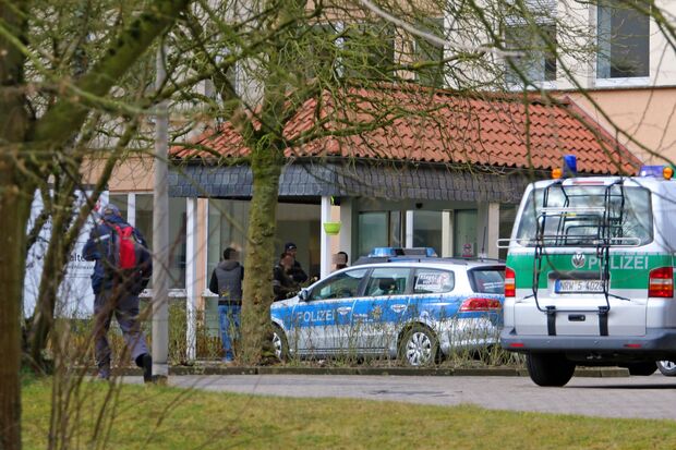 Polizei vor der ZUE in Wimbern ARCHIVFOTO: ANDREAS DUNKER