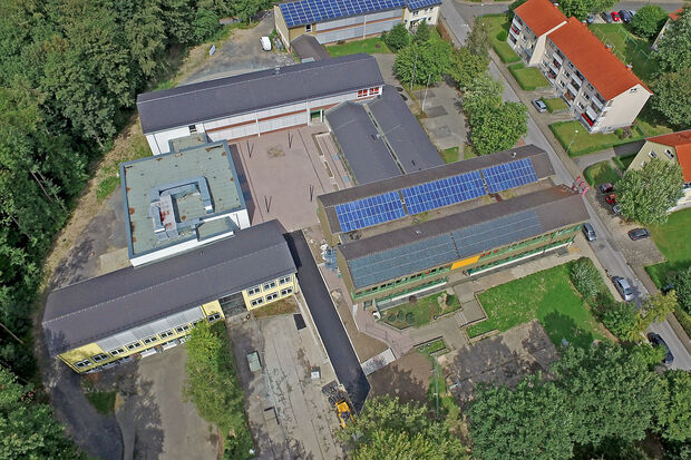 Das Schulzentrum im Hövel aus der Vogelperspektive – noch ohne "Laborgebäude" ARCHIVFOTO: ANDREAS DUNKER