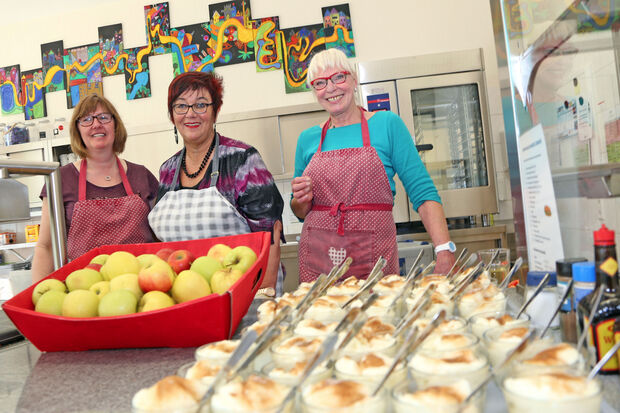 In der Mensa der Sekundarschule wird beim "Tag der offenen Tür" für das leibliche Wohl der Gäste gesorgt. ARCHIVFOTO: ANDREAS DUNKER