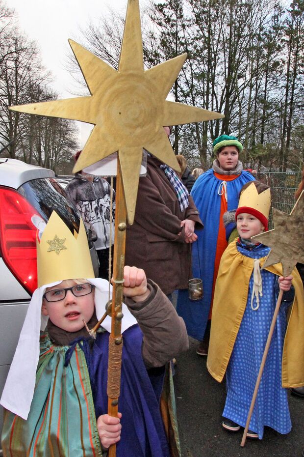 Sternsinger mit drehbarem Stern FOTO: ANDREAS DUNKER