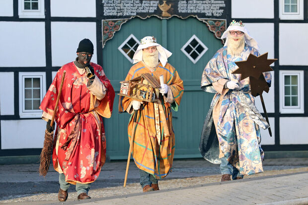 Die erwachsenen Sternsinger zu Heilige Drei Könige in Echthausen ARCHIVFOTO: ANDREAS DUNKER