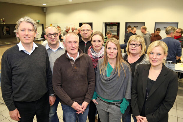 Das Führungsgremium der Tennis-Abteilung (von links): Erster Fachwart Thomas Bangemann, Sportwart Stefan Reinhart, Zweiter Fachwart Richard Malinowski, Beisitzer Jörg Finkendei, Zweite Kassiererin Kirsten Walkenhaus, Erste Jugendwartin Karin Welter, Zweite Jugendwartin Kirsten Schroeder und Kassiererin Britta Zacharias FOTO: ANDREAS DUNKER