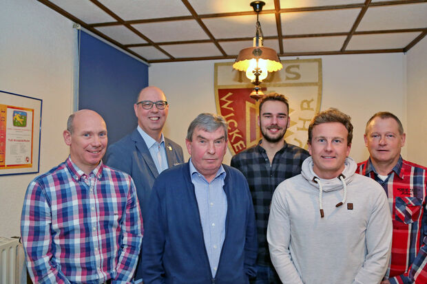 Der aktuelle TuS-Vorstand (von links): Erster Geschäftsführer Thorsten Gerlach, Erster Kassierer Ingo Regenhardt, Erster Vorsitzender Burkhard Kree-Lange, Zweiter Geschhäftsführer Matthias Schröder, Zweiter Kassierer Iven Gressner und Zweiter Vorsitzender Wolfgang Bertram FOTO: ANDREAS DUNKER