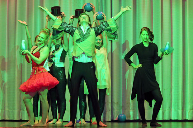 Die Tanz- und Akrobatik-Gruppe "Dansu" des Wickeder Turnvereins FOTO: ANDREAS DUNKER