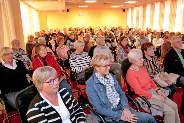 Mehr als hundert Gäste verfolgten den Vortrag von Dr. med. Denis Simunec vom Soester Marien-Krankenhaus FOTO: ANDREAS DUNKER