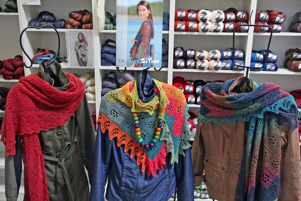 Aus den Garnen des Ateliers Zitron gestrickte Überwürfe FOTO: ANDREAS DUNKER