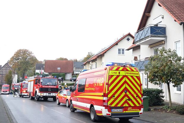 Großer Einsatz von Feuerwehr, Rettungsdienst und Zoll an der Wickeder Straße in Wiehagen (Eine ausführliche Bilder-Strecke finden Sie unter der Rubrik FOTOS) FOTO: ANDREAS DUNKER