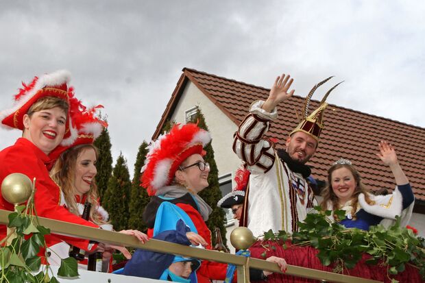 Prinzenwagen beim Rosenmontagsumzug FOTO: ANDREAS DUNKER